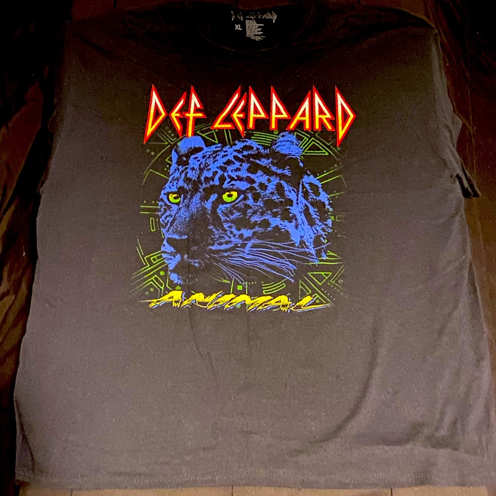 Cool print Def Leppard t shirt in breathable material size XL